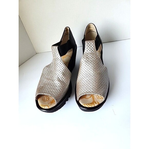 Fly London Peep Toe Shoes Womens EU 38 US 7.5 - 8 Wedge Gold Perforated Black - Picture 10 of 13